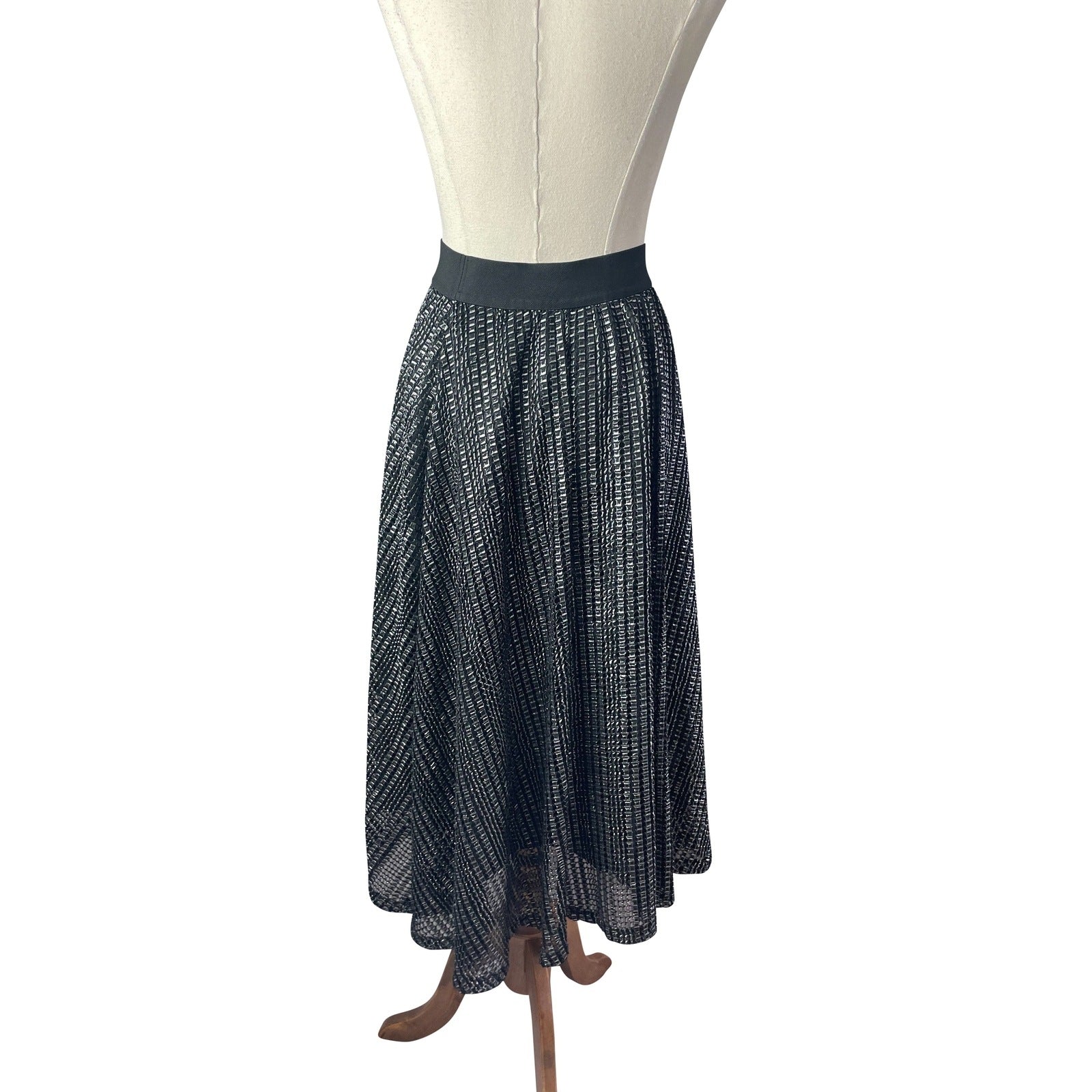 Black w/ silver chain effect midi skirt | size 8-10