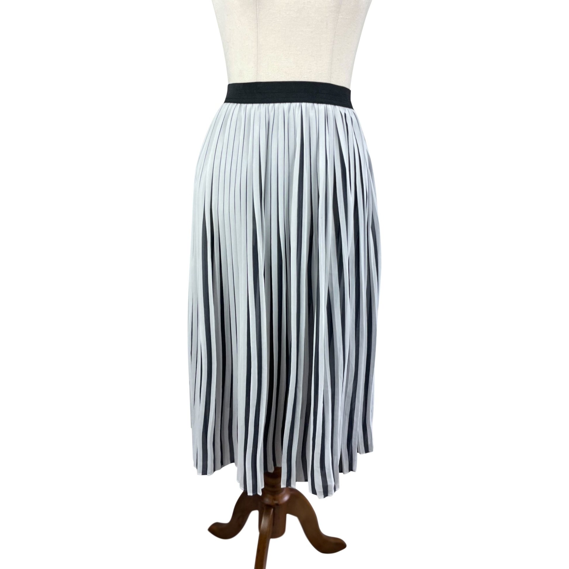 Forever New white and black stripe pleated skirt | size 8