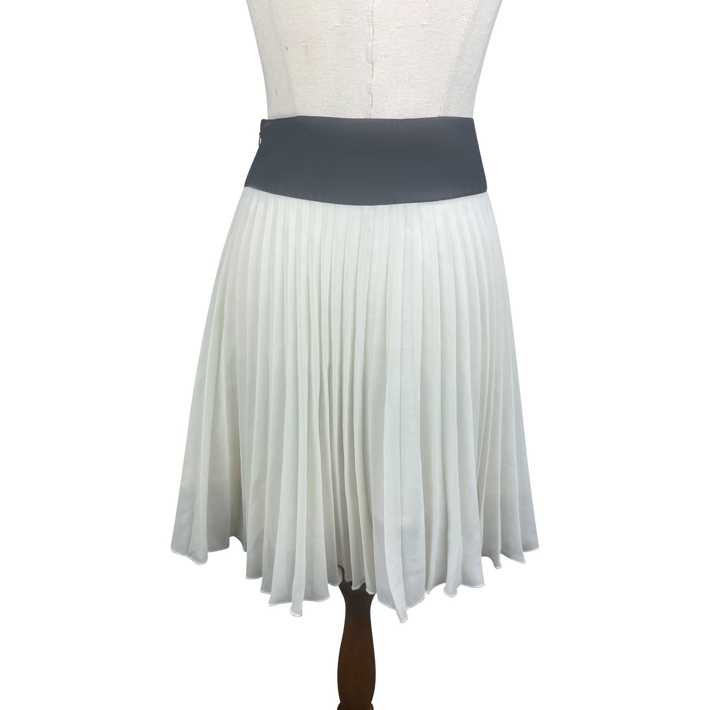 Forever New white pleated mini skirt w black band | size 8-10