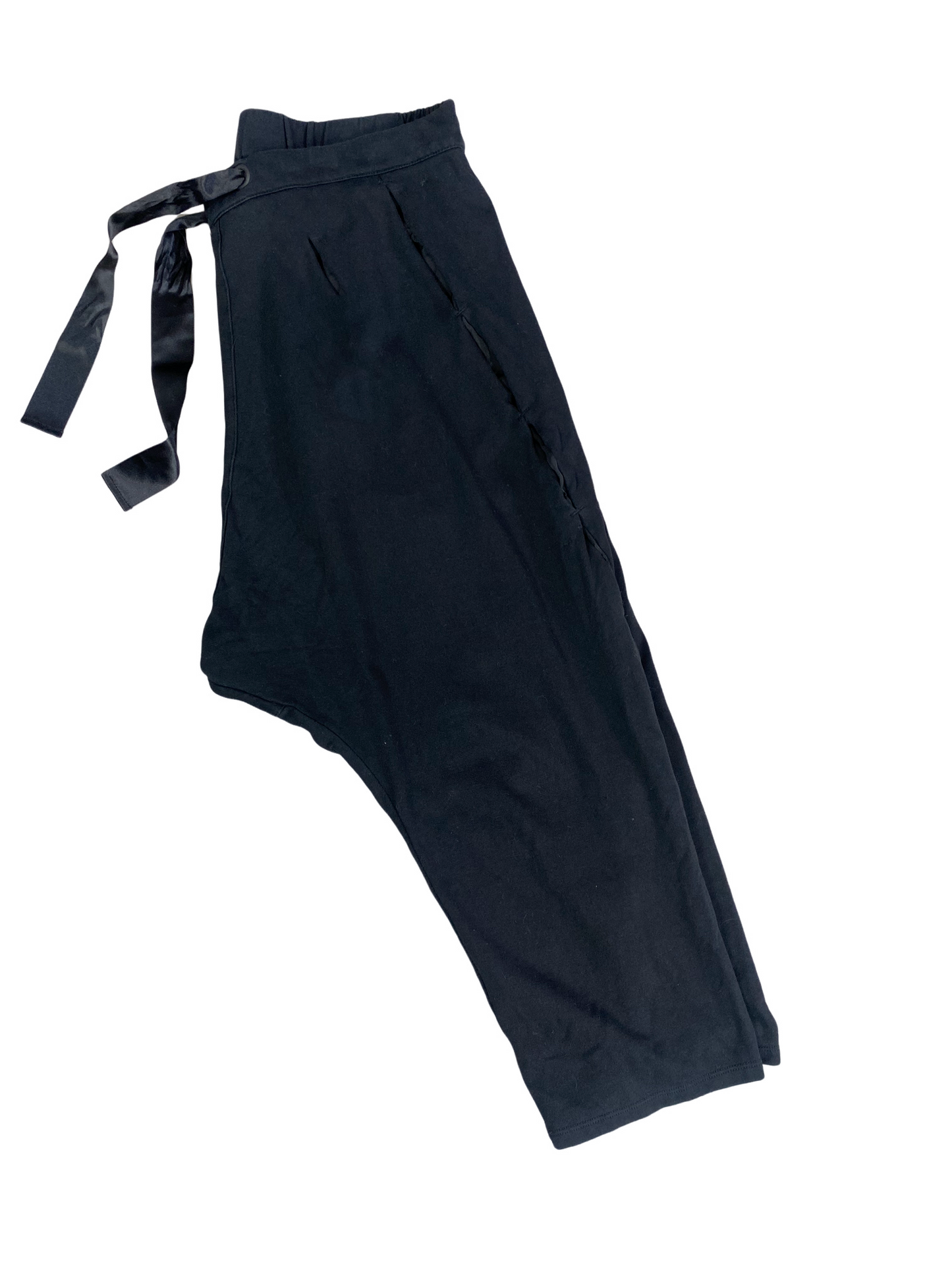 Moochi drop crotch black 3/4 pants | size 10-12