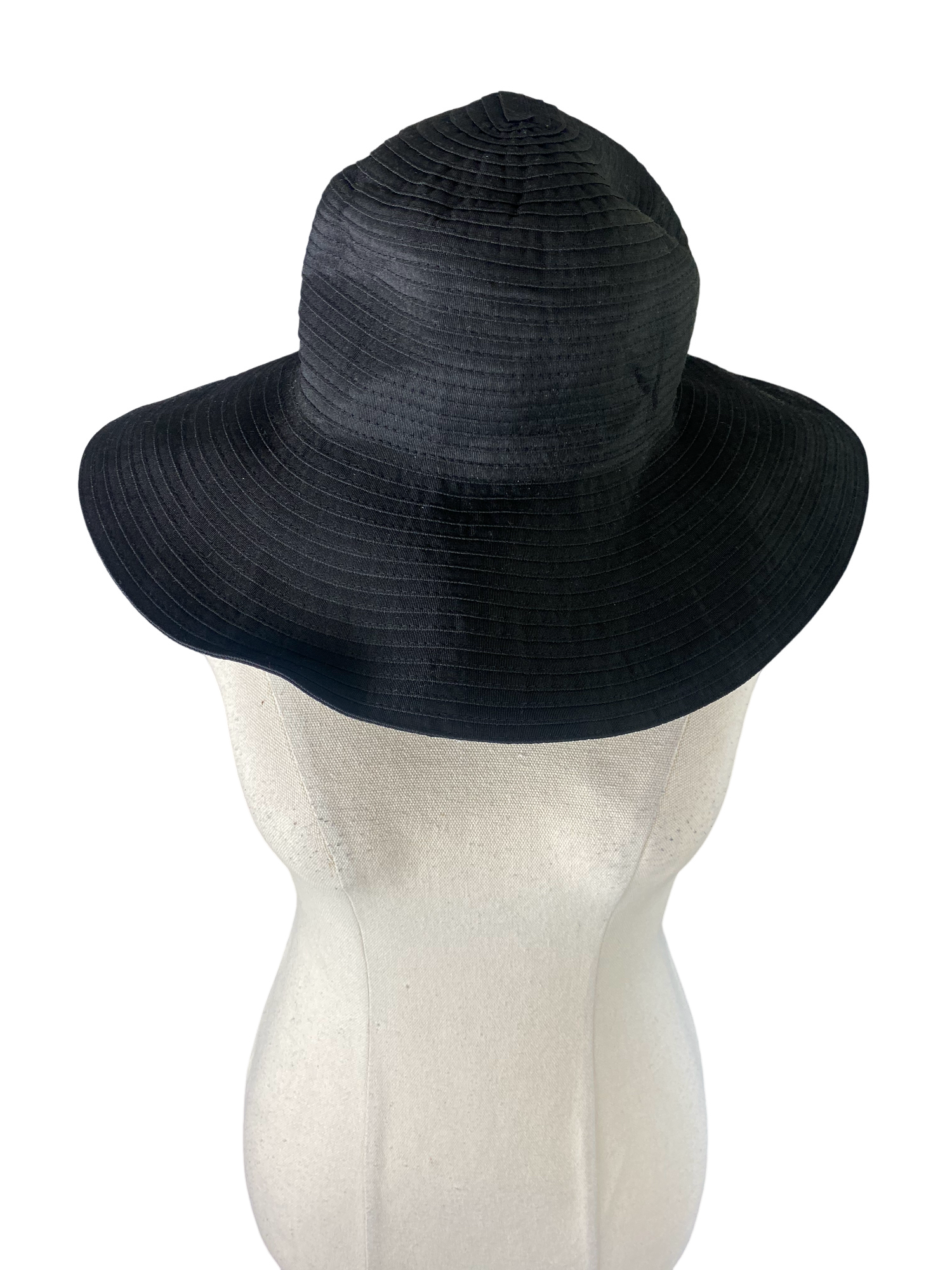 Black sun hat | size small one size