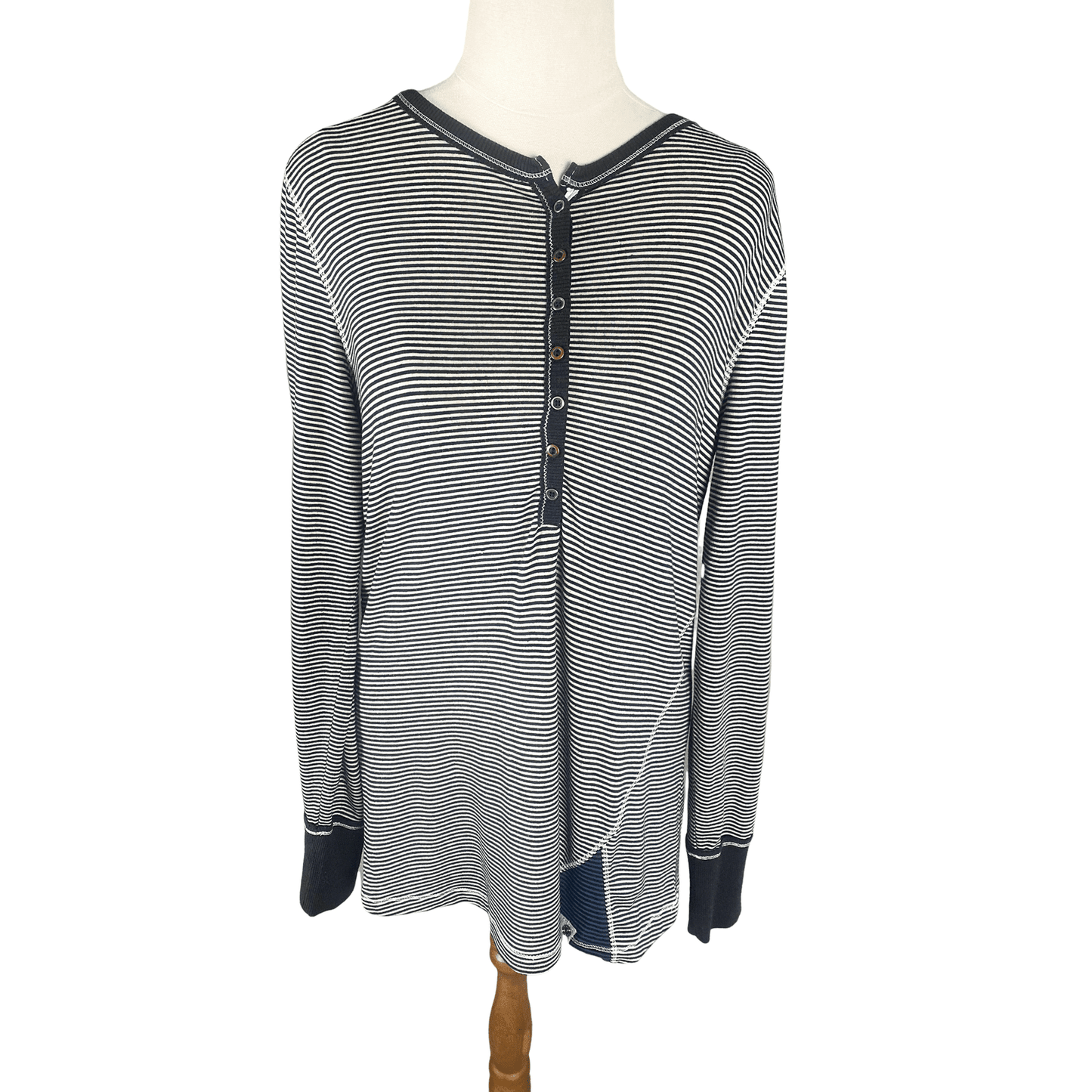 Verge black and white stripe long sleeve | size 12 medium