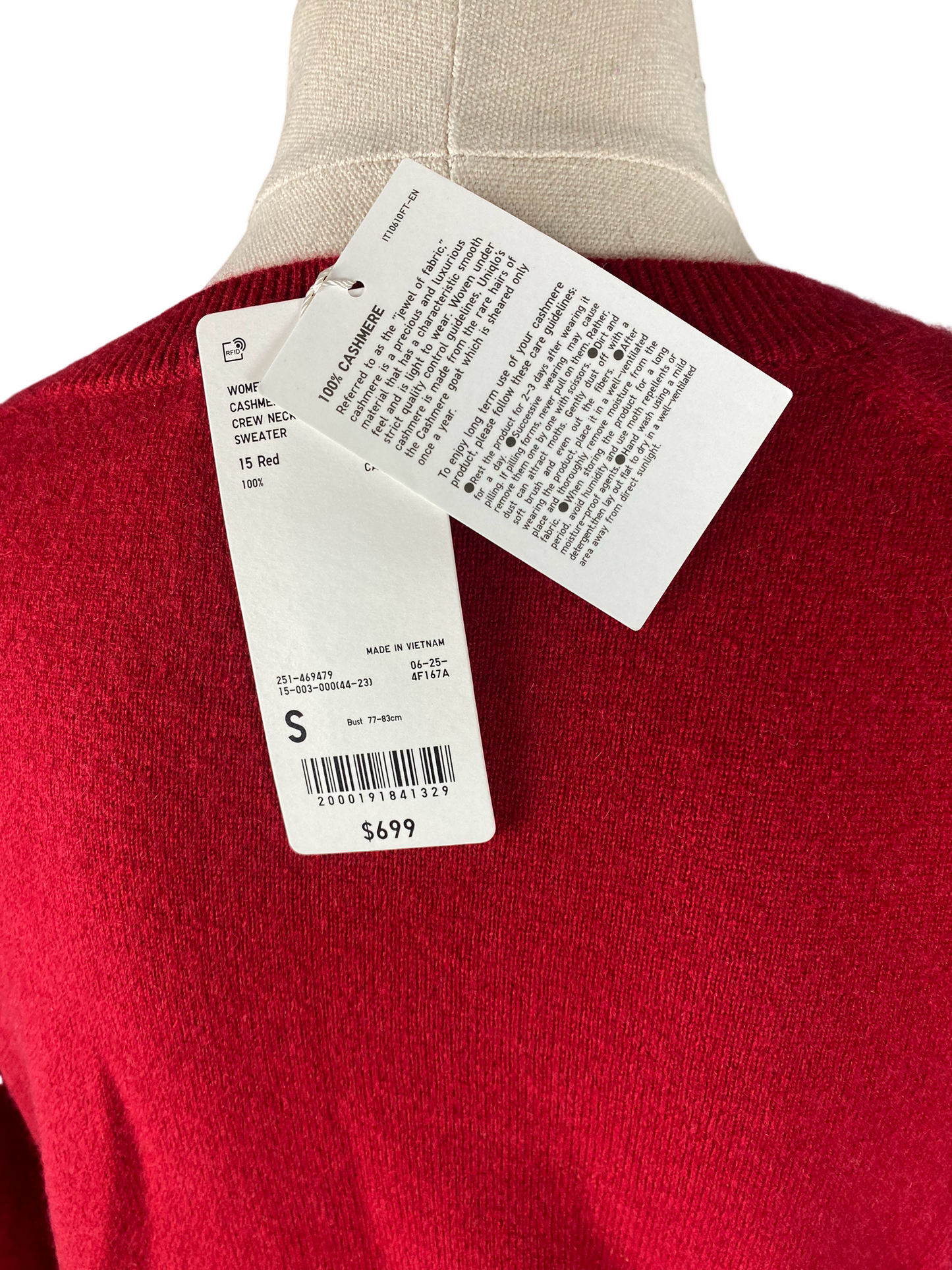 BNWT - Uniqlo crew neck 100% cashmere sweater in red  | size small - RRP $129 AUD