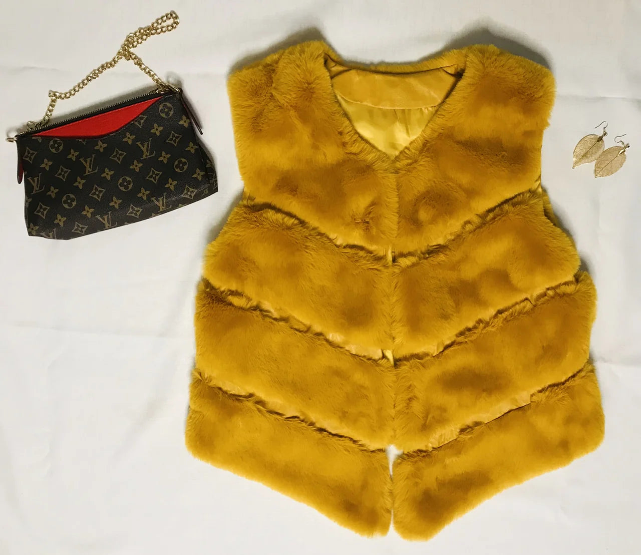 Yellow faux fur vest | size 10-12